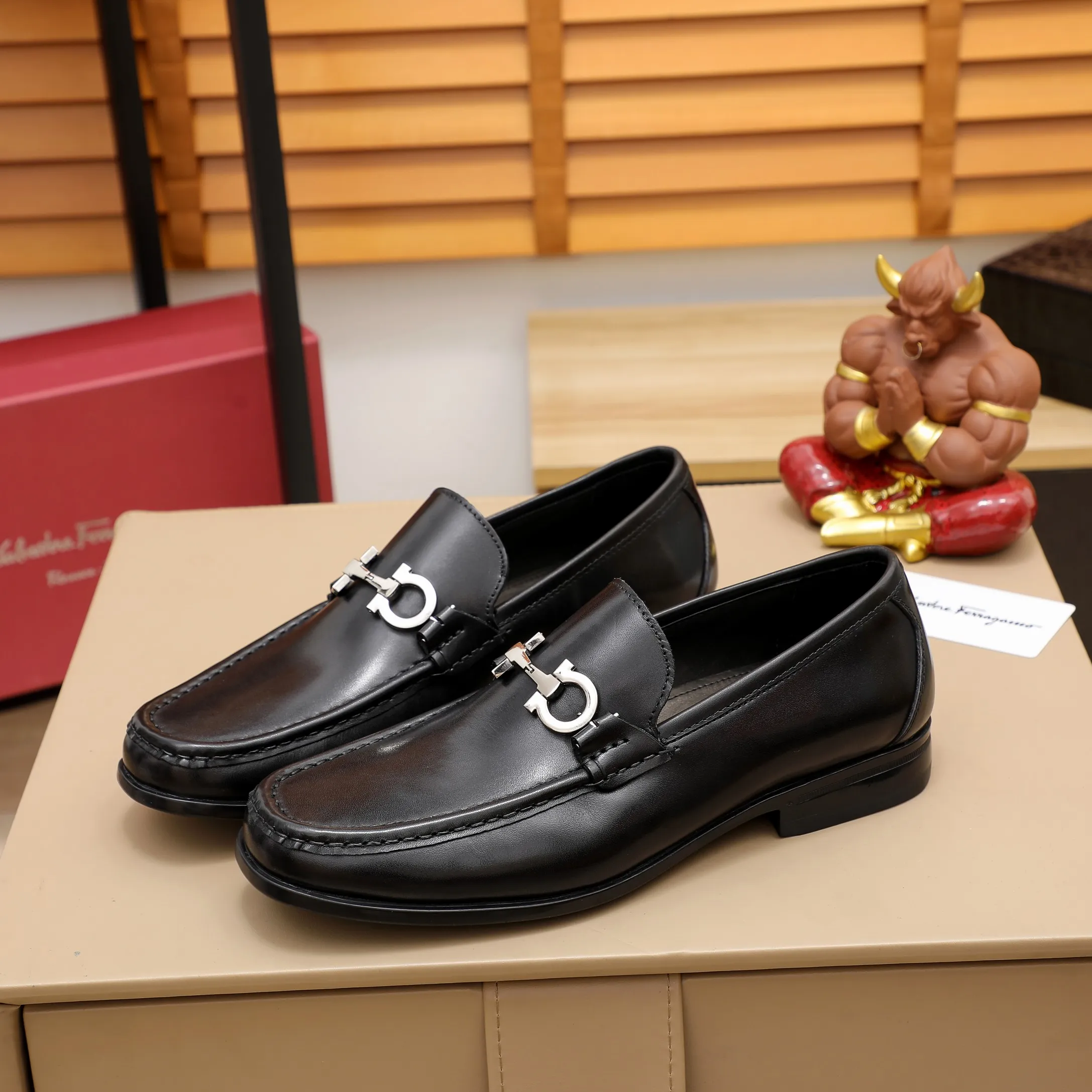 Men's shoes 💰540 🕷🕷🐂【Ferragamo】Ferragamo Popular fashionable casual shoes🇨🇳Official website counter 1:1 production, original mold opening💯Good quality visible, imported high-end first-layer waxed calfskin, water-dyed🐂leather lining🌿very clear texture, high-quality waterproof, non-slip and wear-resistant outsole🎋high quality and low price, truly handmade🍓Black optional! Code number 38-45……